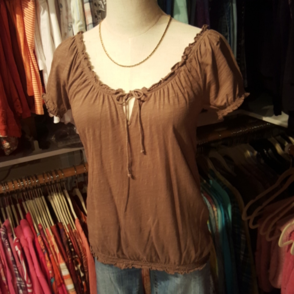 AMERICAN EAGLE OUTFITTERS ♡ Vintage Brown Ruffled Trim 'n Ties in Front Top S